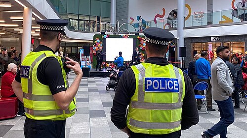 Police officers in Atria shopping centre